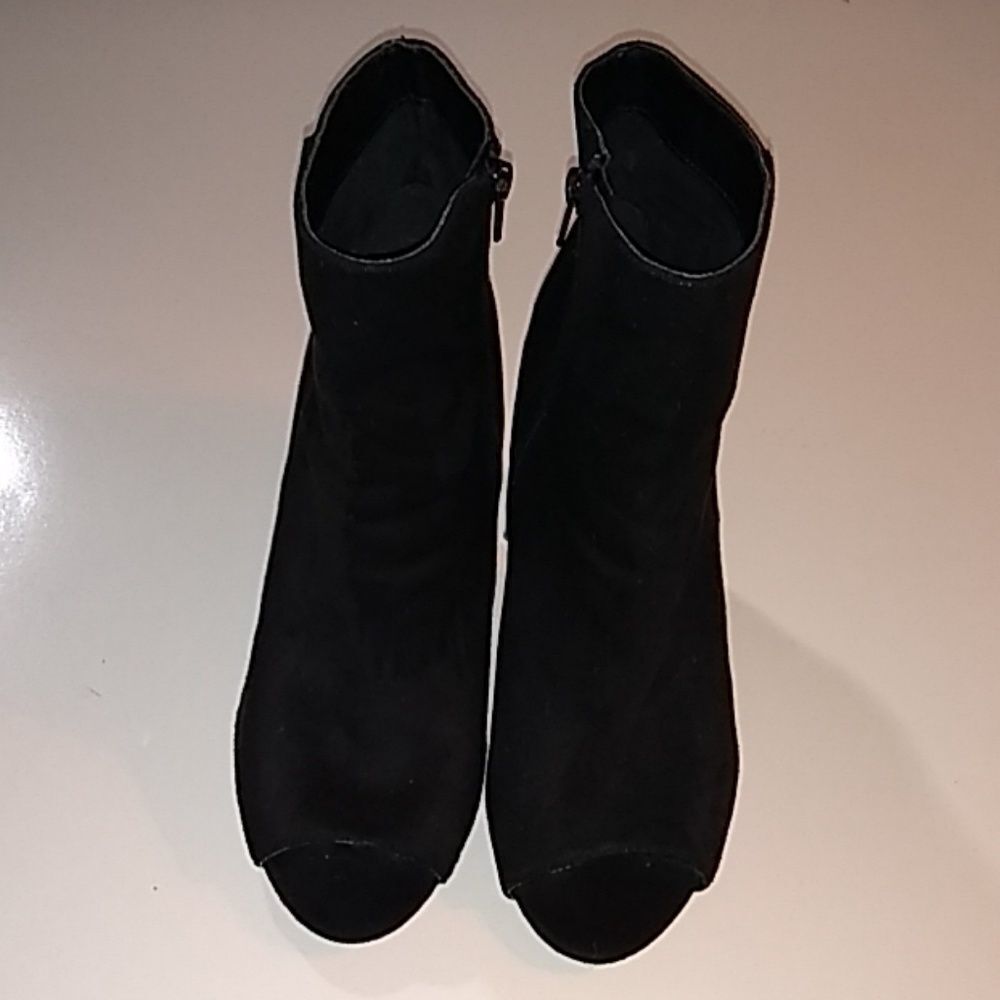 Fashion Nova Boots Heels Women’s Size 10 Black Faux Suede Peep Toe - Picture 2 of 7